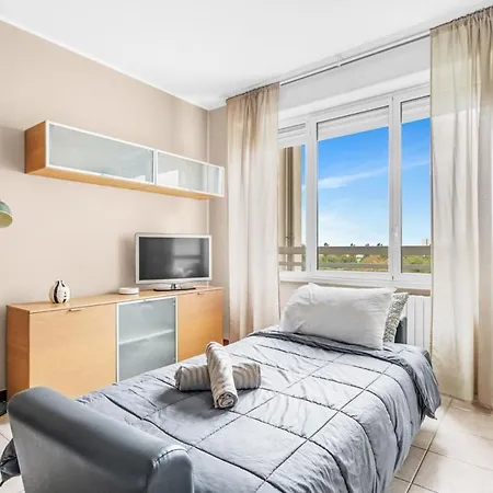 Pe19 - Bright & Modern With Park View - Apartment *